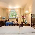 Schlosshotel Hotel 4*