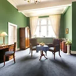 Schlosshotel Hotel 4*