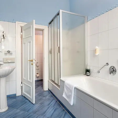 Schlosshotel Hotel Ralswiek