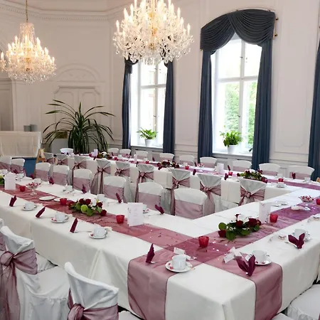 מלון Schlosshotel 4*
