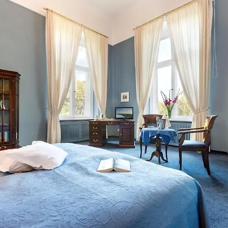 מלון Schlosshotel 4*