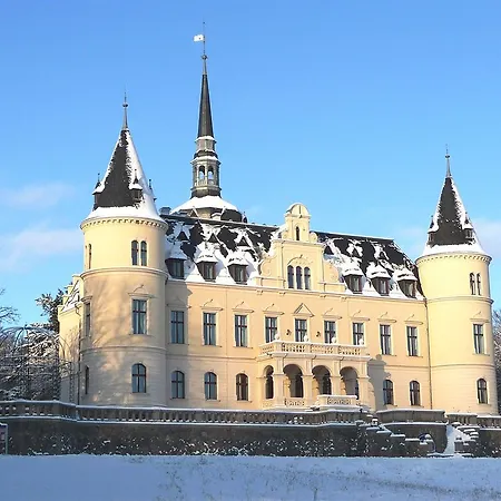 ホテル Schlosshotel ラルスヴィーク