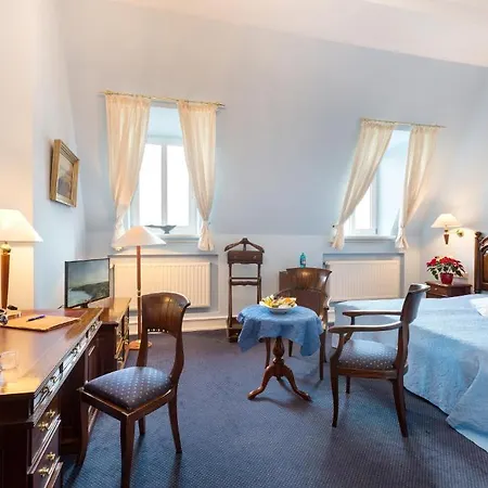 Schlosshotel Hotel 4*
